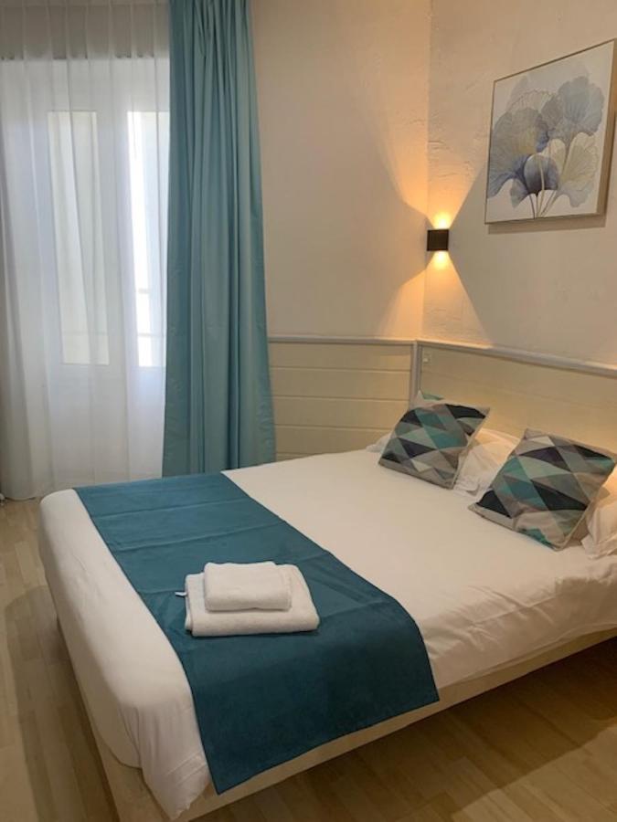 Hotel Restaurant De L'Union Mirambeau  Εξωτερικό φωτογραφία